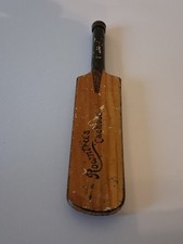 Rowntree's Novelty Miniature Cricket Bat Confectionery Tin Post Worldwide