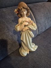 LLADRO Petals of Love Figurine #6346 Woman with Flowers