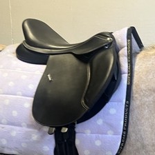 Wintec 17" GP Black Saddle with Changeable Gullet