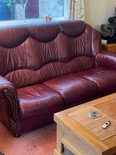 Sofa and armchairs..burgundy