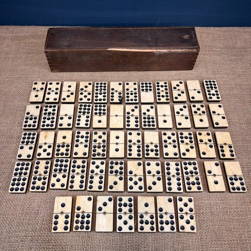 Antique set double nine - set, of