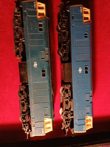 Two hornby d7063 locos - hornby,