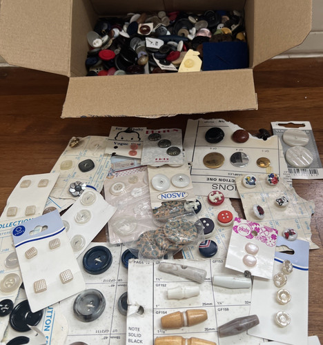 Buttons job lot - lot, approx