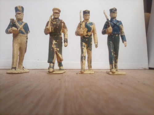 Vintage plastic soldiers x - vintage,