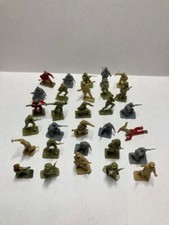 30 Mixed Vintage Plastic Soldiers 1970s  Airfix 1.72 or HO/OO scale