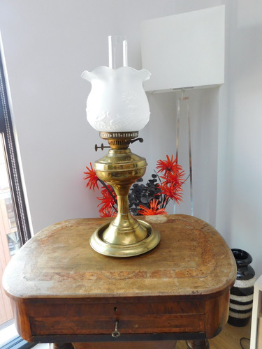 Elegant brass oil lamp - brass,