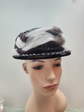 Vintage 50s Black & White Pill