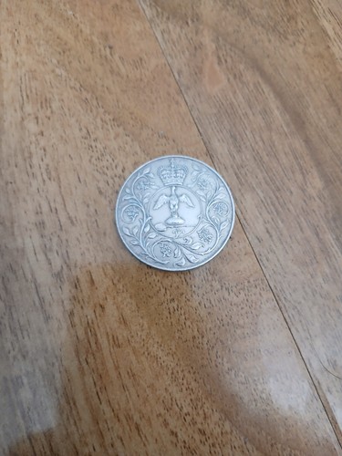 1977 crown coin queen - coin,