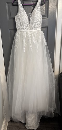 White stunning wedding dress - stunning,