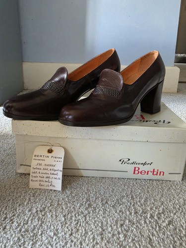 Vintage 1970s does 1940s - does,