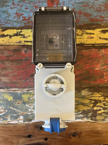 Newlec ip44 32amp - ip44, phase