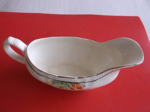 Gravy boat no stand - ,