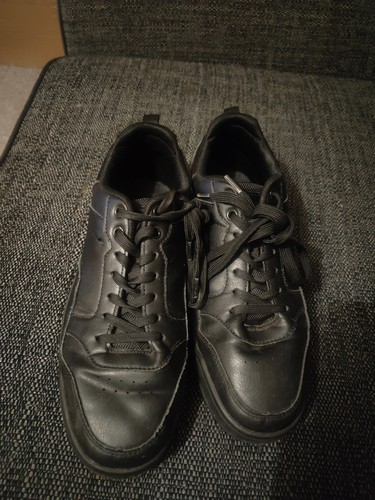 Men size deakins - 8,