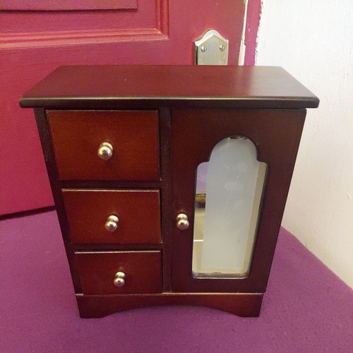 Small wardrobe style jewellery - wardrobe,