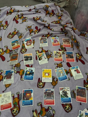 Club penguin card jitsu - ,