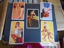 5 x PIN UP POSTCARDS (5) -