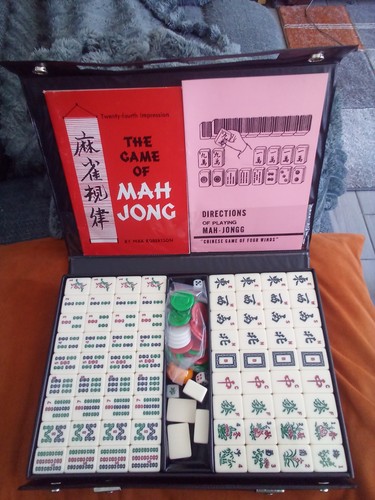 Mah jong set books - +,