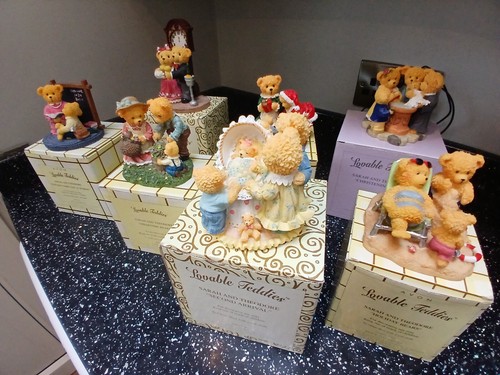 Avon loveable teddies - avon,
