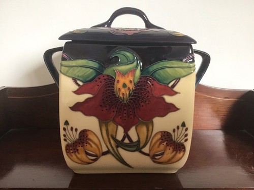 Moorcroft pottery biscuit box - pottery,