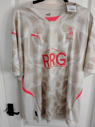 Oldham athletic goalkeeper - athletic,