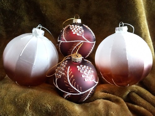 Glass christmas tree baubles - 4,