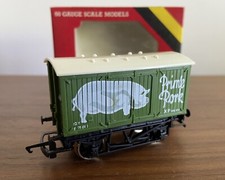 Hornby R216: PRIME PORK Closed Van. OO Gauge. Excellent Boxed Condition