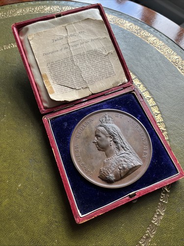 Queen victoria large bronze - -,