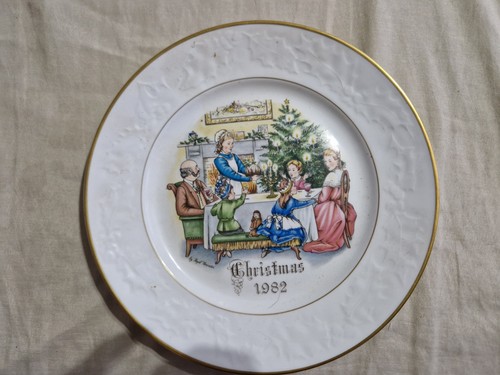 Royal worcester 1982 christmas - royal,