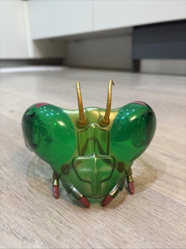 See like insect praying - like,