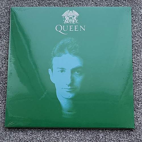 Queen spread your wings - spread,
