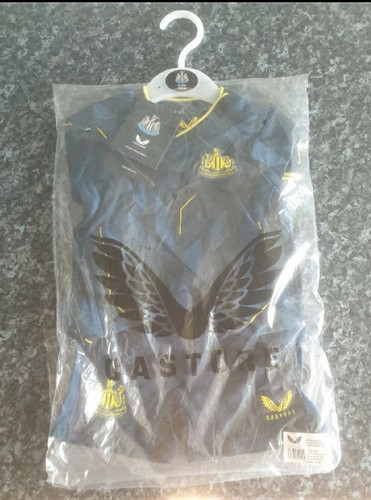Newcastle united football kit - united,