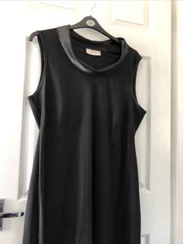 Ladies black sleeveless long - -,