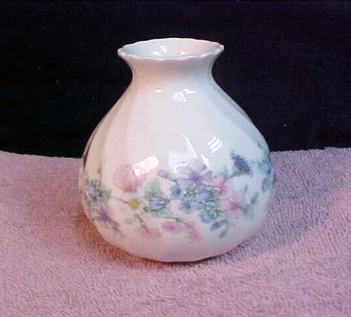 Wedgwood bone china bud vase - bone,