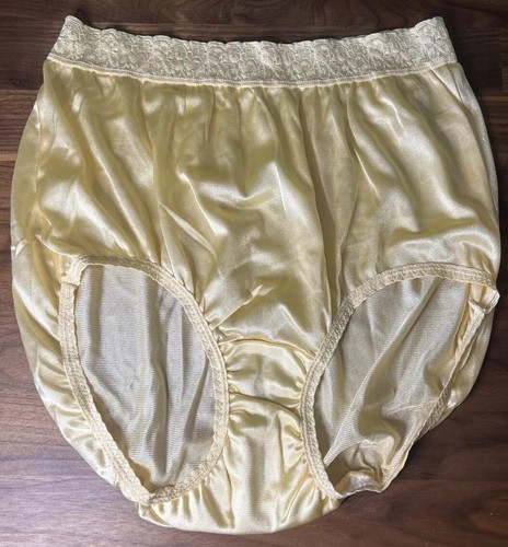 Vtg silky nylon - vtg, yellow