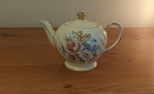 Small sadler floral - small, teapot