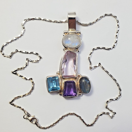 Pendant shankari the alchemist - the,