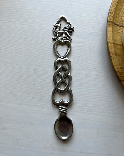 White metal welsh - white, dragon