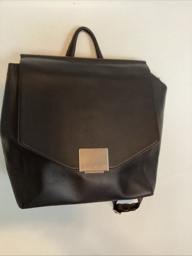Tumi black leather - black, flap