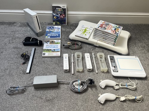 White nintendo wii console - white,