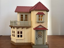 Sylvanian Families Beechwood Hall With Reversible Floor And Balcony And Stairs