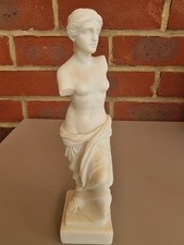  Beautiful vintage sculpture