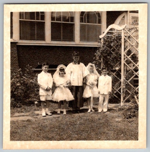 Vtg snapshot children in - vtg, b&w