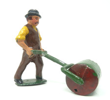 PIXYLAND KEW GARDENER WITH