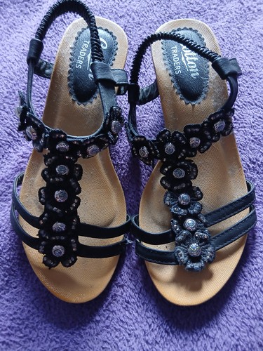 Size black ladies - 4,
