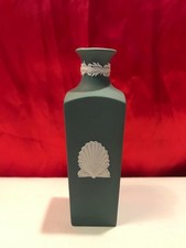 WEDGEWOOD TEAL GREEN SQUARE BUD VASE SCOLLOP SHELL DESIGN JASPERWARE