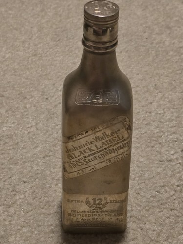 Johnnie walker black - black, label