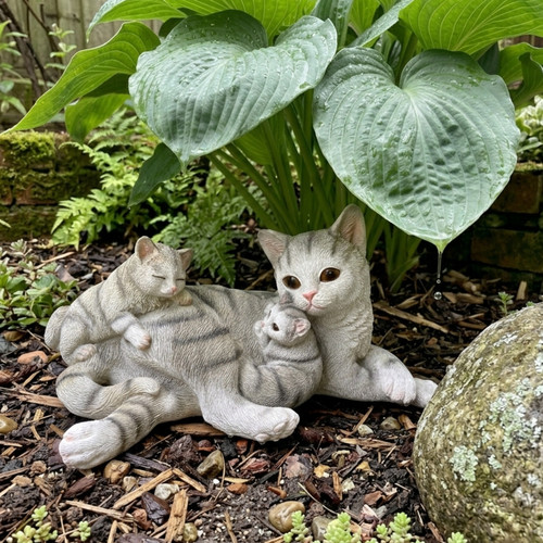 Mother cat kittens resin - mother,