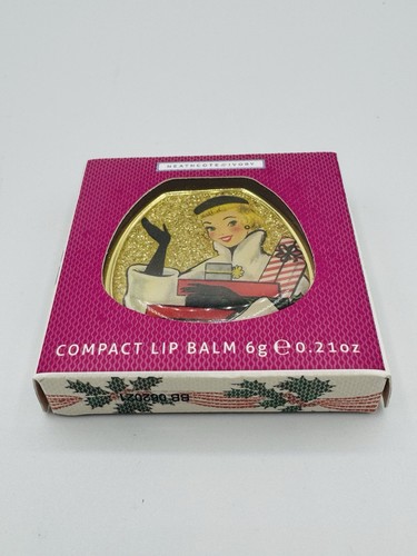 Makeup compact vintage style - vintage,