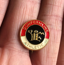 RARE OLD DUNFERMLINE F.C. SMALL ROUND CREST  ENAMEL PIN BADGE