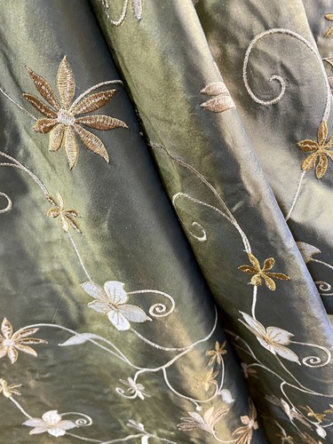 100 silk taffeta - 100%, embroidered
